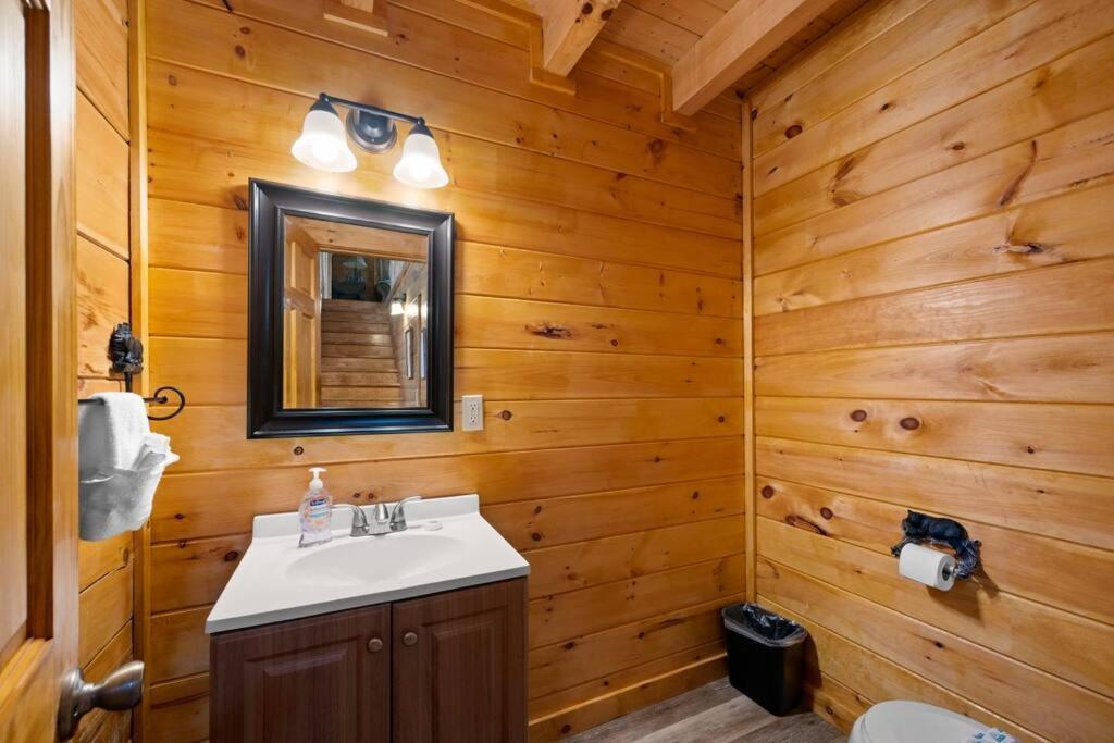 2-Bedroom Cabin With 2 Master Suites, Loft, Half-Bath And Hot Tub In A Serene Resort Setting Sevierville Exterior foto
